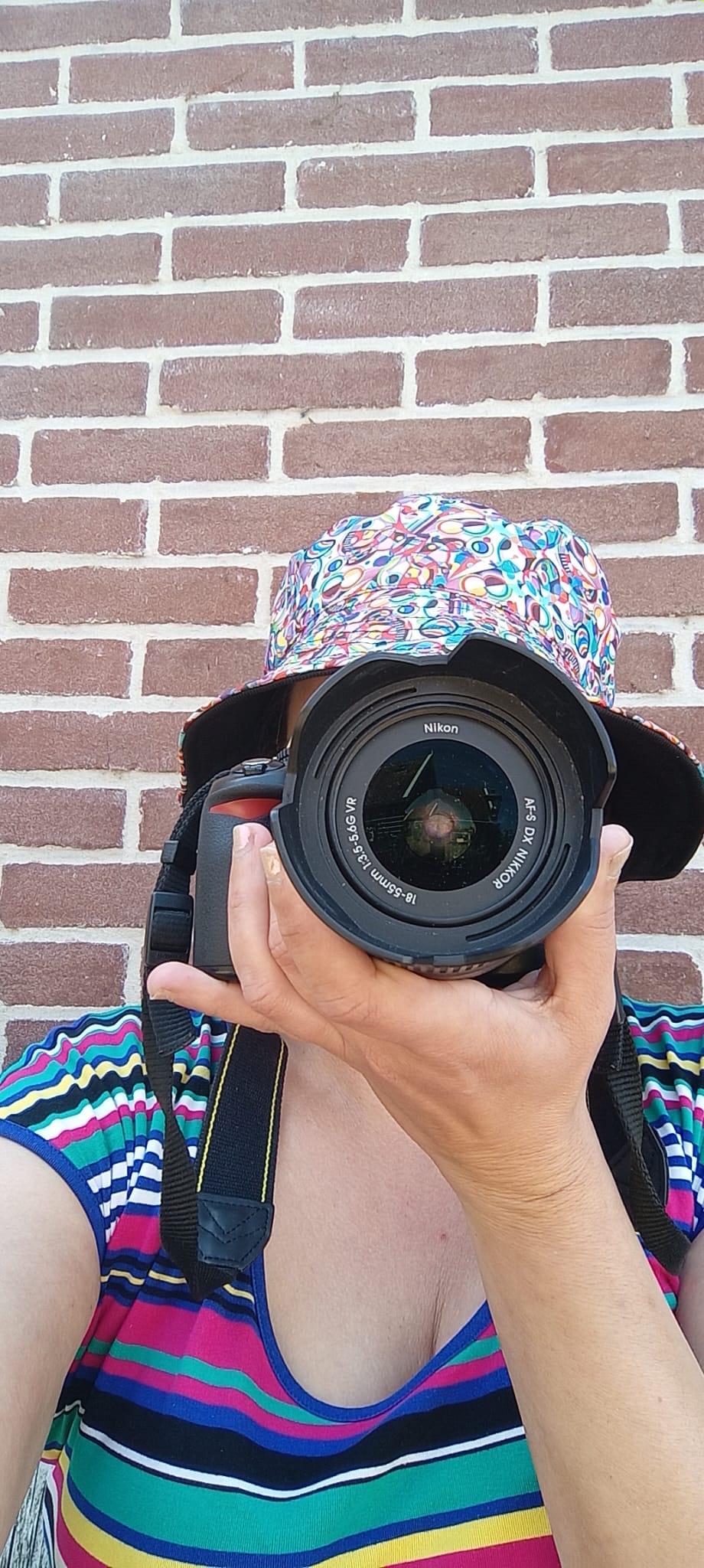 Liliana Mendes met haar fotocamera